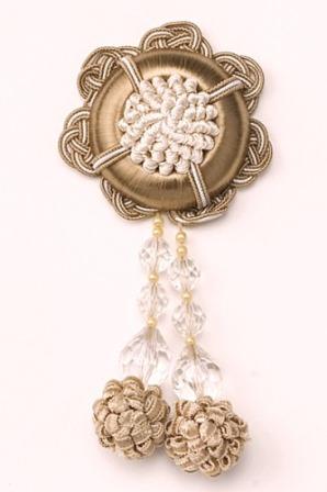 E4402 Ivory & Gold Medallion Beads & Ball Tassel 5.75"