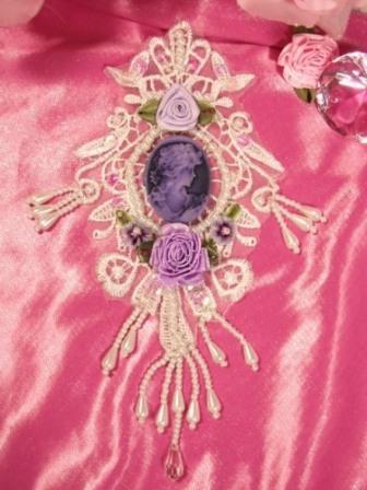 VG36  White Lavender Venise Lace Cameo Applique 7.5"
