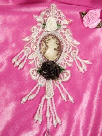 VG29  Ivory Beige Venise Lace Applique 7.5"