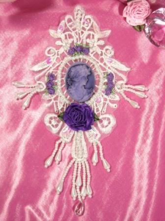 VG33  White Purple Venise Lace Cameo Applique 7.5"