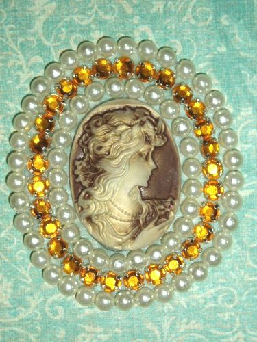 0283  Ivory  Beige Gold Rhinestone Victorian Cameo Beaded Applique 2.5