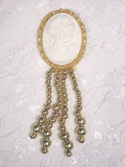 0340 Gold / Ivory Victorian Cameo Dangle Beaded Applique 3.25