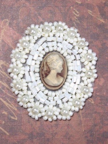 0384  Ivory  Beige Victorian Cameo Beaded Applique 1.75