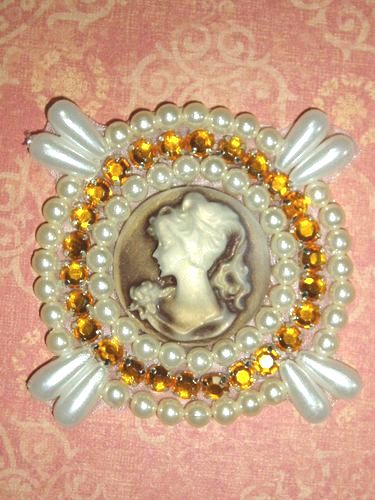 0385  Ivory Beige Gold Rhinestone Cameo Beaded Applique 2.25