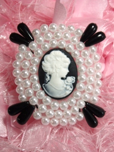 0387 White & Black Victorian Cameo Beaded Applique  2.75