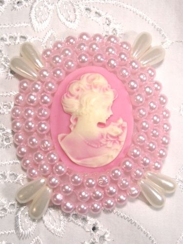0387 Pink Victorian Cameo Beaded Applique 2.75