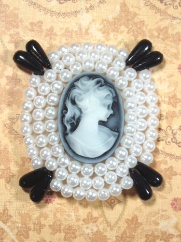 0387 White & Black Victorian Cameo Beaded Applique  2.75