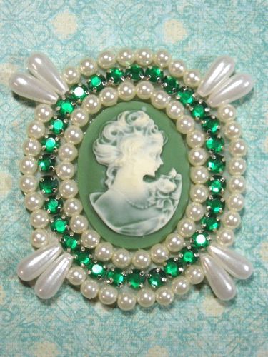 0388  Ivory  Green Victorian Cameo Green Rhinestone Beaded Applique 2.75