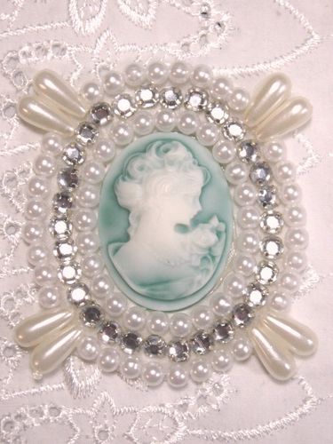 0388  White Teal Victorian Cameo Clear Rhinestone Beaded Applique 2.75