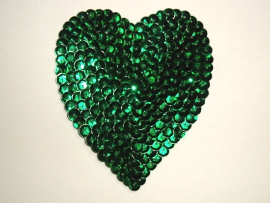 K8395   Green Heart  Sequin Applique 3.5