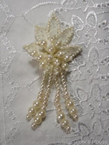 0073 Ivory Leaf Dangle 3 Sequin Beaded Applique 0073