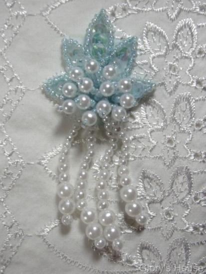 0073 Lt. Blue White Leaf Dangle 3 Sequin Beaded Applique 0073