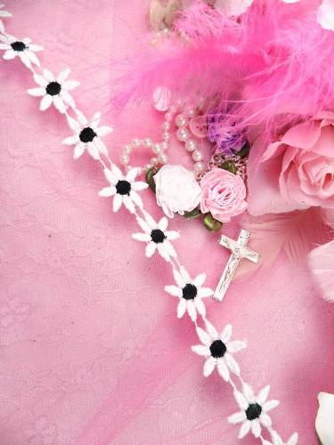 C100 White Black Daisy Sewing Trim 1\
