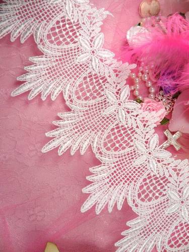 C149 White Floral and Scallop Victorian Venice Lace Trim  4.5