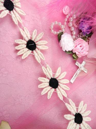 C200 Black Ivory Daisy Sewing Trim 2