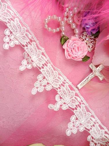 C503 White Venice Lace Grapevine Grape Pod Sewing Trim 1.25\