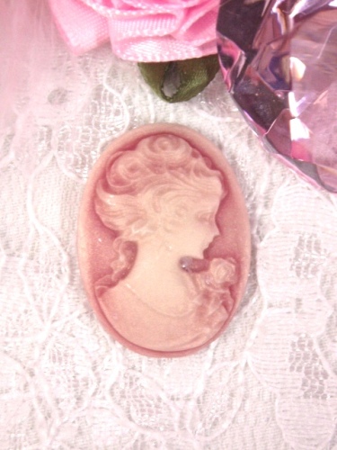CB16  Antique Rose Victorian Cameo Bead  1