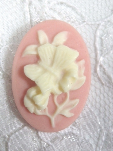 CB29  Peach Pink Butterfly Victorian Cameo Bead 1