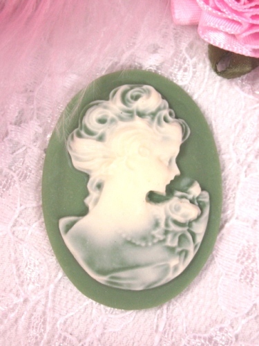 CB6  Green Ivory Victorian Cameo Bead 1.5