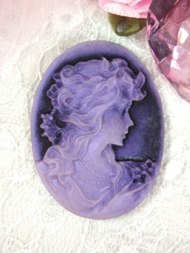 CB8  Puple Black Victorian Cameo Bead 1.5