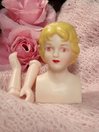 D2 Vinyl Doll Parts Angel Head Blonde 2.5\
