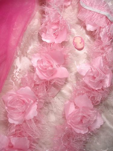 E5665 Lt Pastel Pink Rose Floral Stretchy Sewing Trim