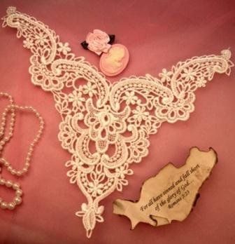 F2  Ivory Venise Lace Victorian Yoke Collar Applique 10\