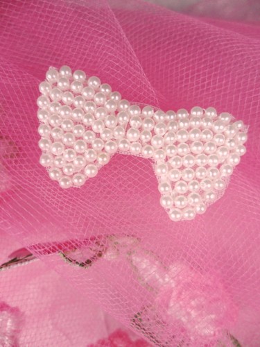 FS346A White Pearl Bow Beaded Applique 1.5\