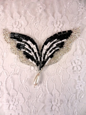 FS3748 Silver Black & White Dangle Applique 3\
