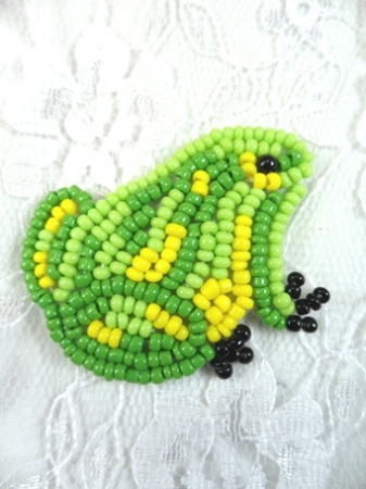 FS668 Frog Beaded Applique 2