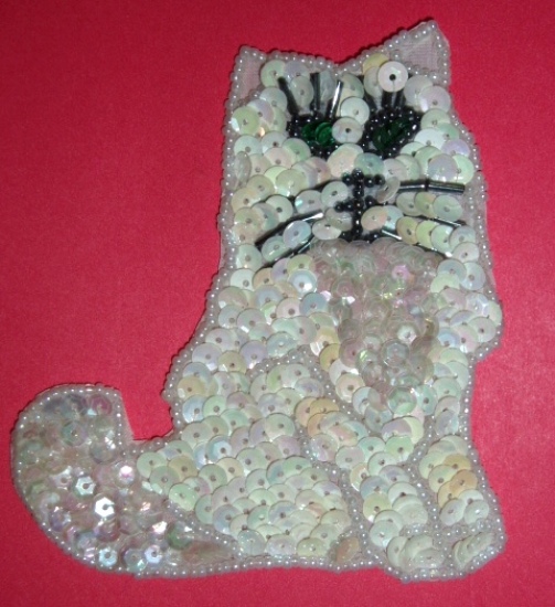 K44  White Cat Sequin Beaded Applique 3.75\