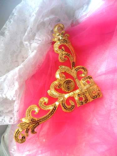 GB347 Gold Metallic Sequin Scroll Collar Yoke Applique 9
