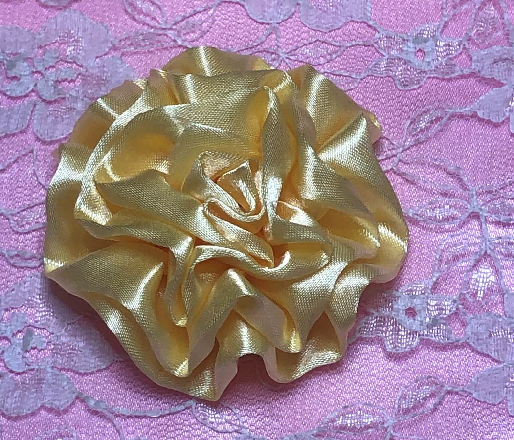 GB4 Fluffy Buttercream Yellow Satin Floral Bow Applique 2.5