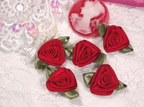 L27 Set of 5 Red Ribbon Rose Appliques