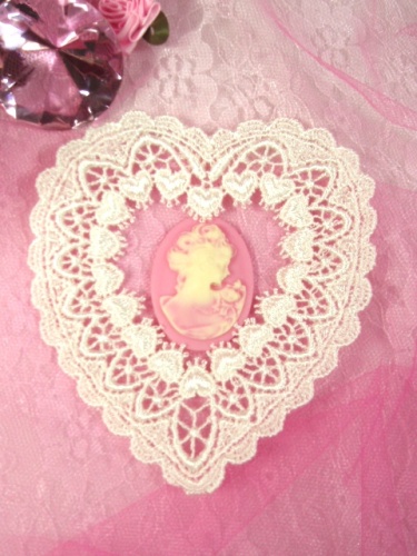 L6  Ivory Venice Victorian Lace Heart Applique