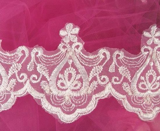 C41  White Venise Lace Victorian Sewing Trim 3.5