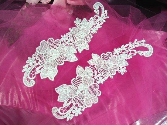 F29 White Mirror Pair Venise Lace Appliques 9.5\