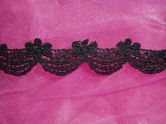 C45  Black Venise Lace Victorian Sewing Trim 1-1/8