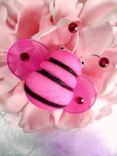 MR027 Fuchsia Organza Bumble Bee Embellishment 2.5\