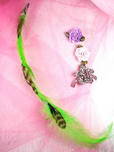 MR12748 Bright Green Feathers w/Alligator Clip
