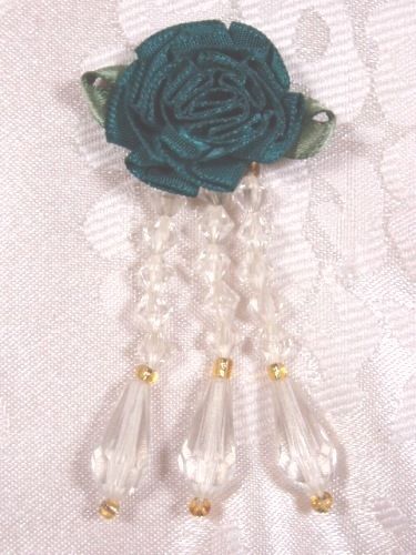 VD1  Hunter Green Ivory Floral Dangle Beaded Applique 3
