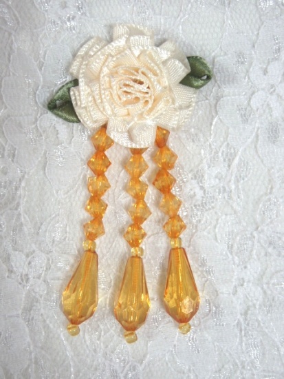 VD1 Ivory & Gold Floral Dangle Beaded Applique 2.75