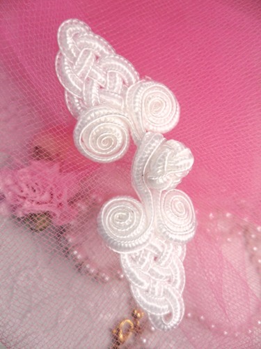 W40 White Frog Button Closure 3