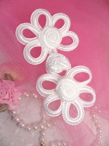 W42 White Frog Button Closure 3