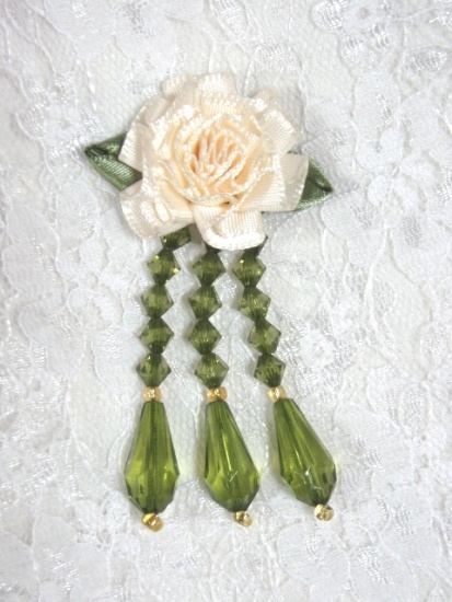 VD1 Ivory & Olive Floral Dangle Beaded Applique 2.75