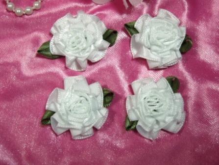 L22  Lot of 4 White Floral Rose Flower Appliques 1.5"