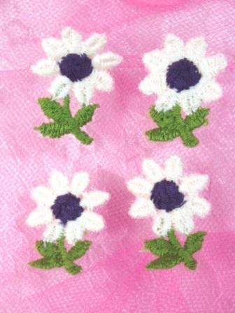 L61  Set of ( 4 ) Embroidered Flower Appliques