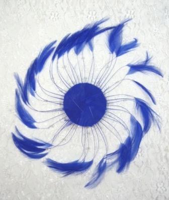 MR004   Royal Blue Circle Feather Applique 8"